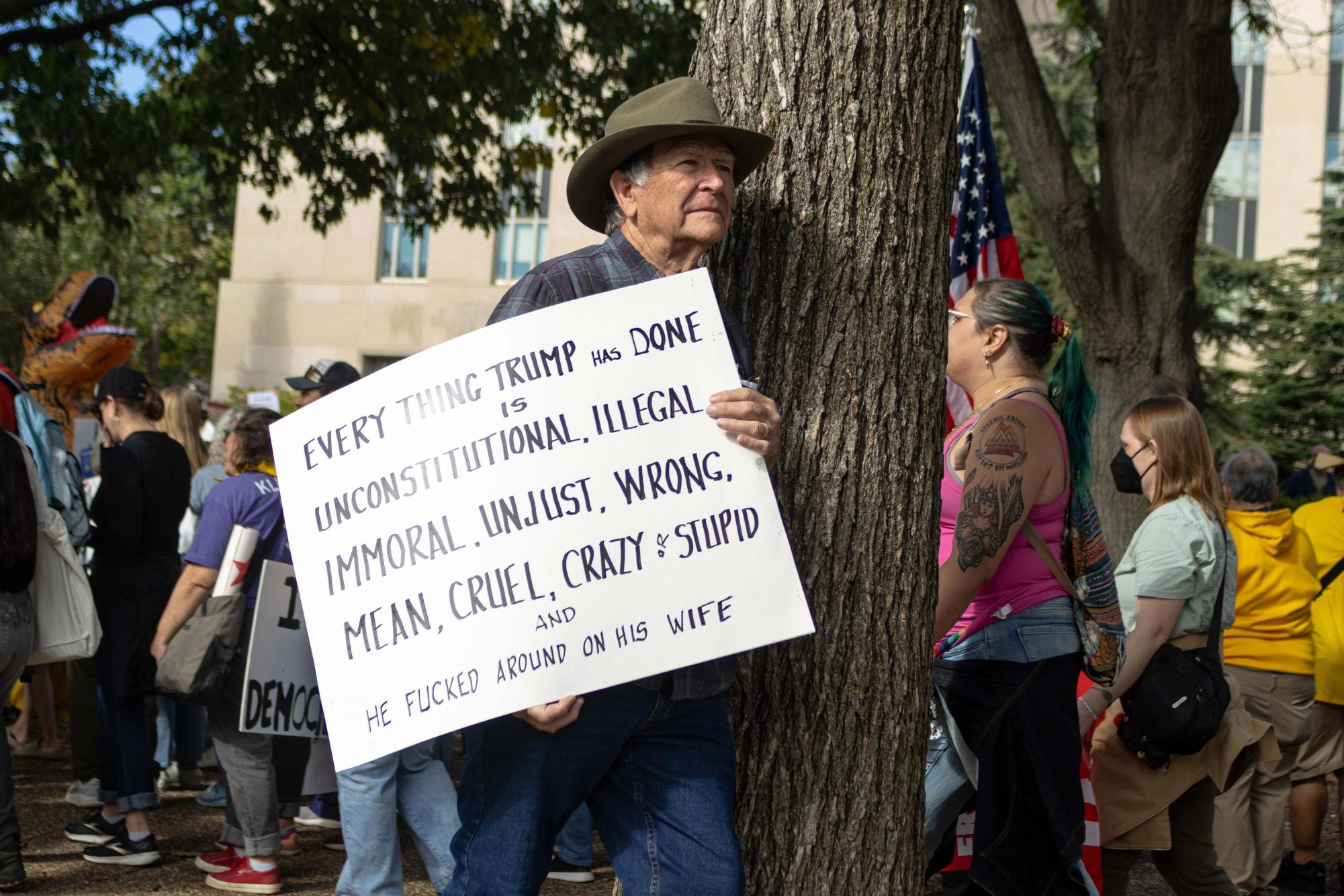 Thousands gather for No Kings protest in Washington